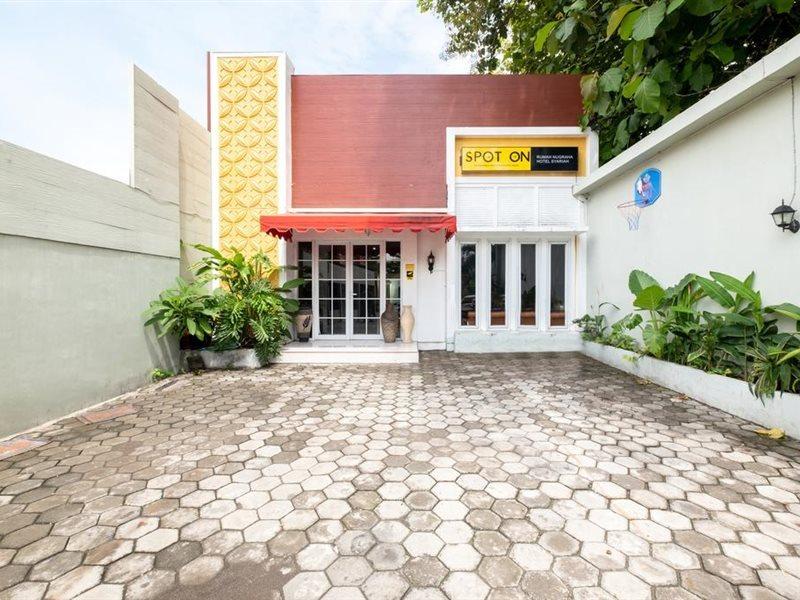 Spot On 2419 Rumah Nugraha Hotel Syariah Yogyakarta Esterno foto