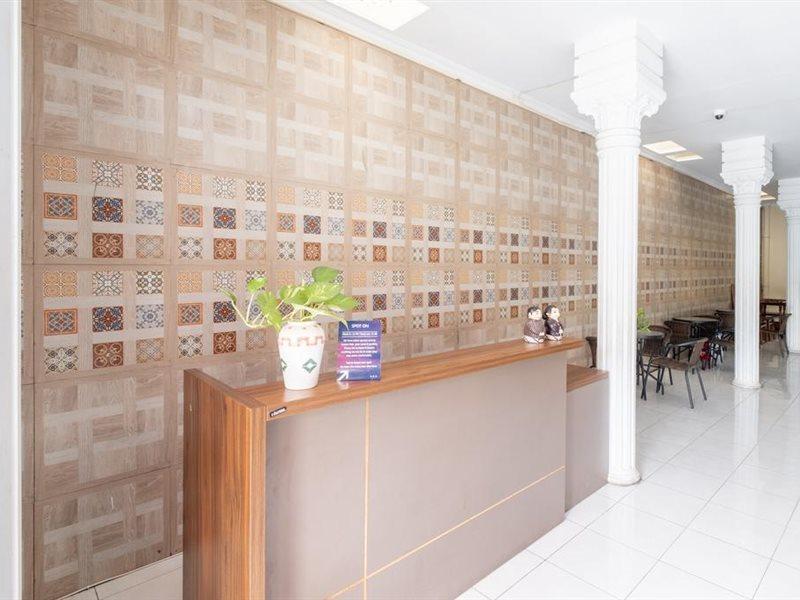Spot On 2419 Rumah Nugraha Hotel Syariah Yogyakarta Esterno foto