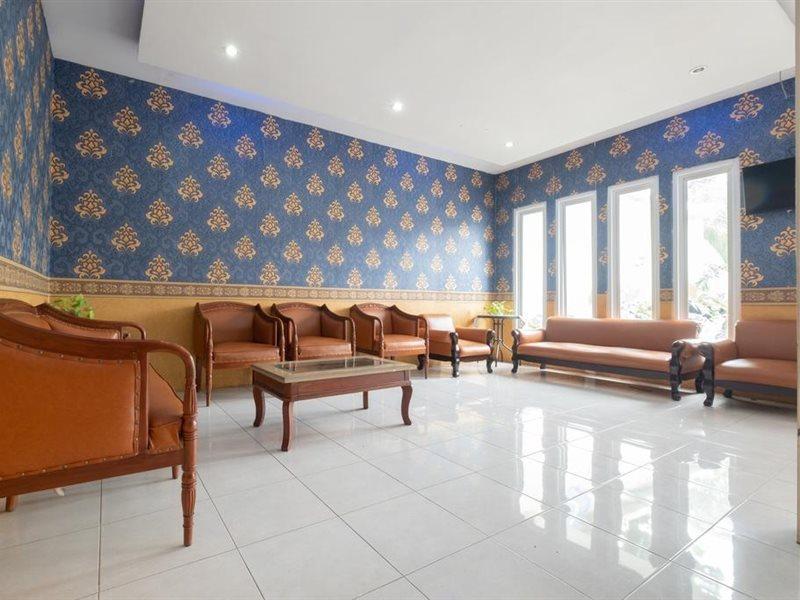 Spot On 2419 Rumah Nugraha Hotel Syariah Yogyakarta Esterno foto