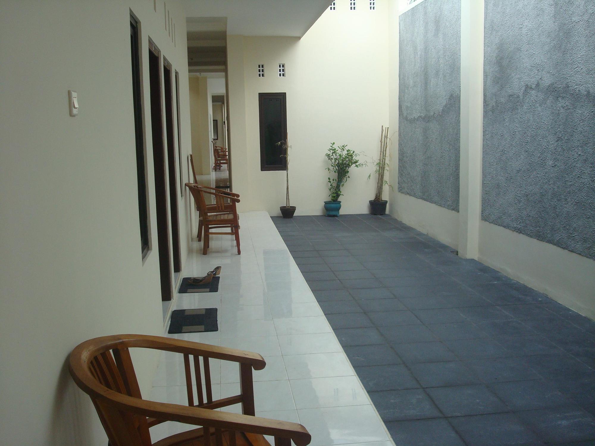 Spot On 2419 Rumah Nugraha Hotel Syariah Yogyakarta Esterno foto