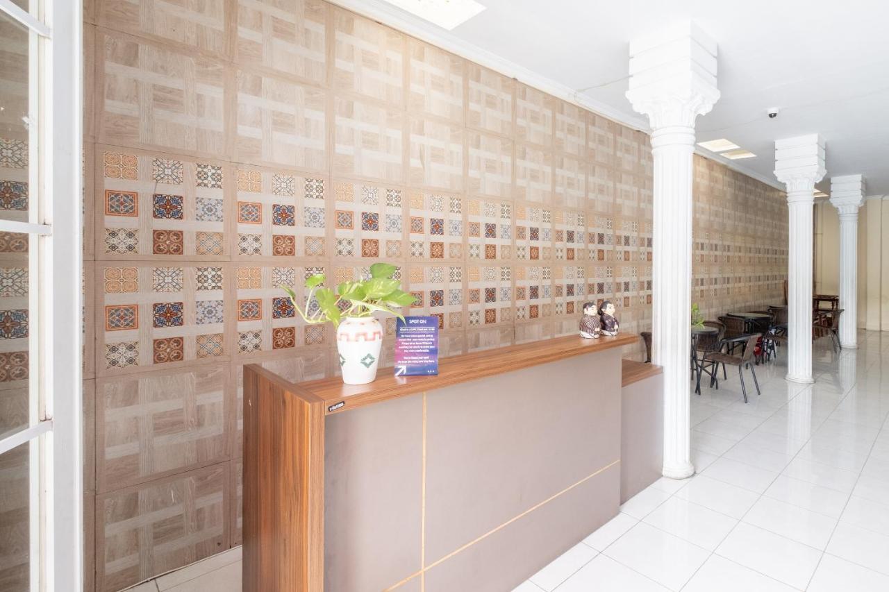 Spot On 2419 Rumah Nugraha Hotel Syariah Yogyakarta Esterno foto