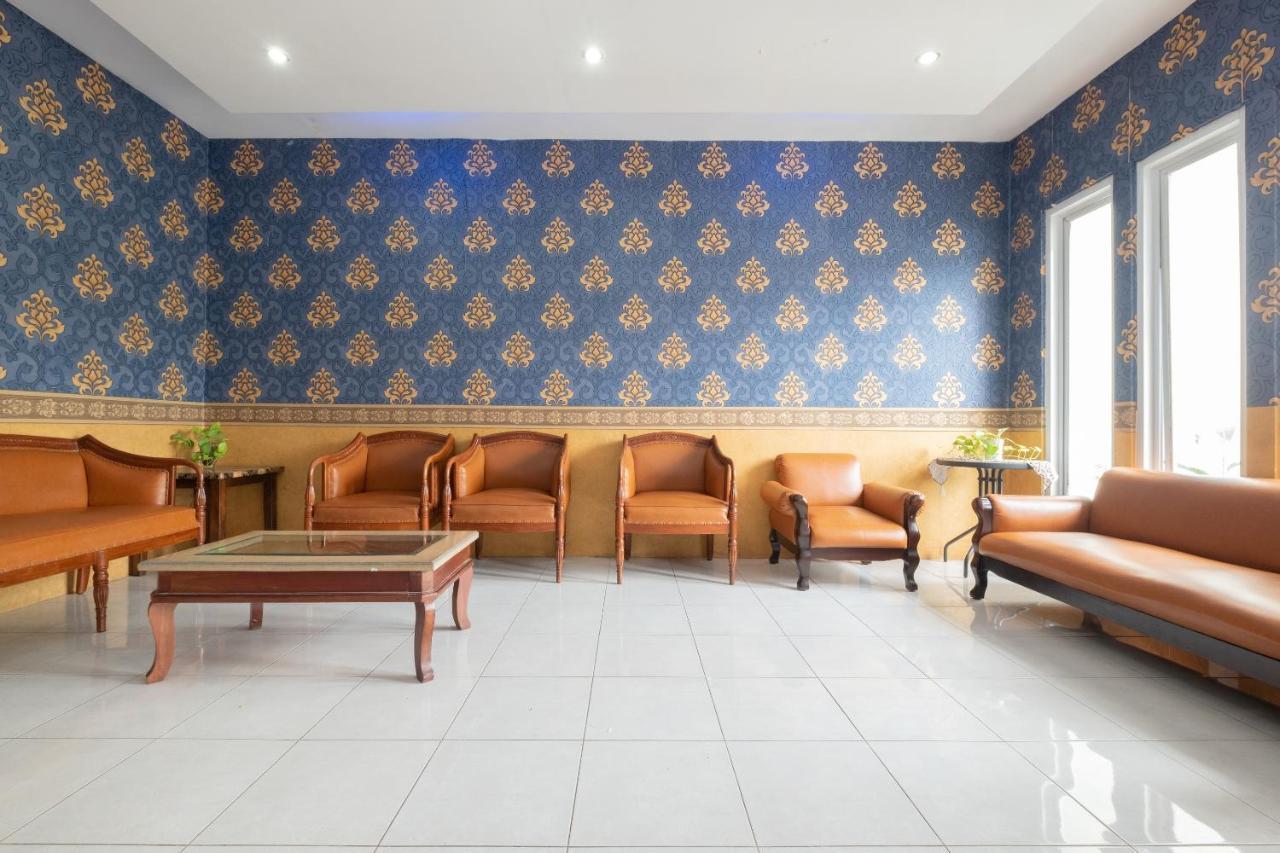 Spot On 2419 Rumah Nugraha Hotel Syariah Yogyakarta Esterno foto