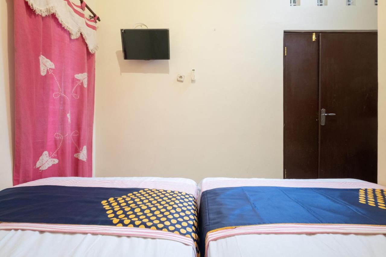 Spot On 2419 Rumah Nugraha Hotel Syariah Yogyakarta Esterno foto