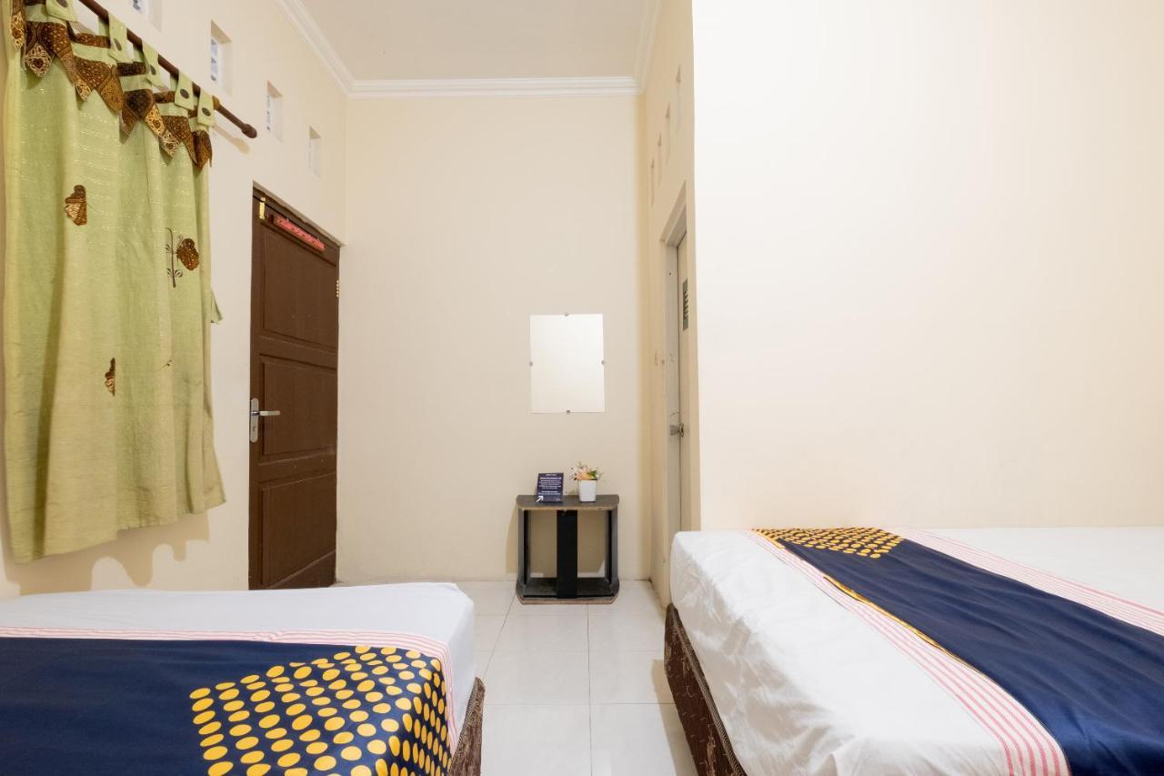 Spot On 2419 Rumah Nugraha Hotel Syariah Yogyakarta Esterno foto