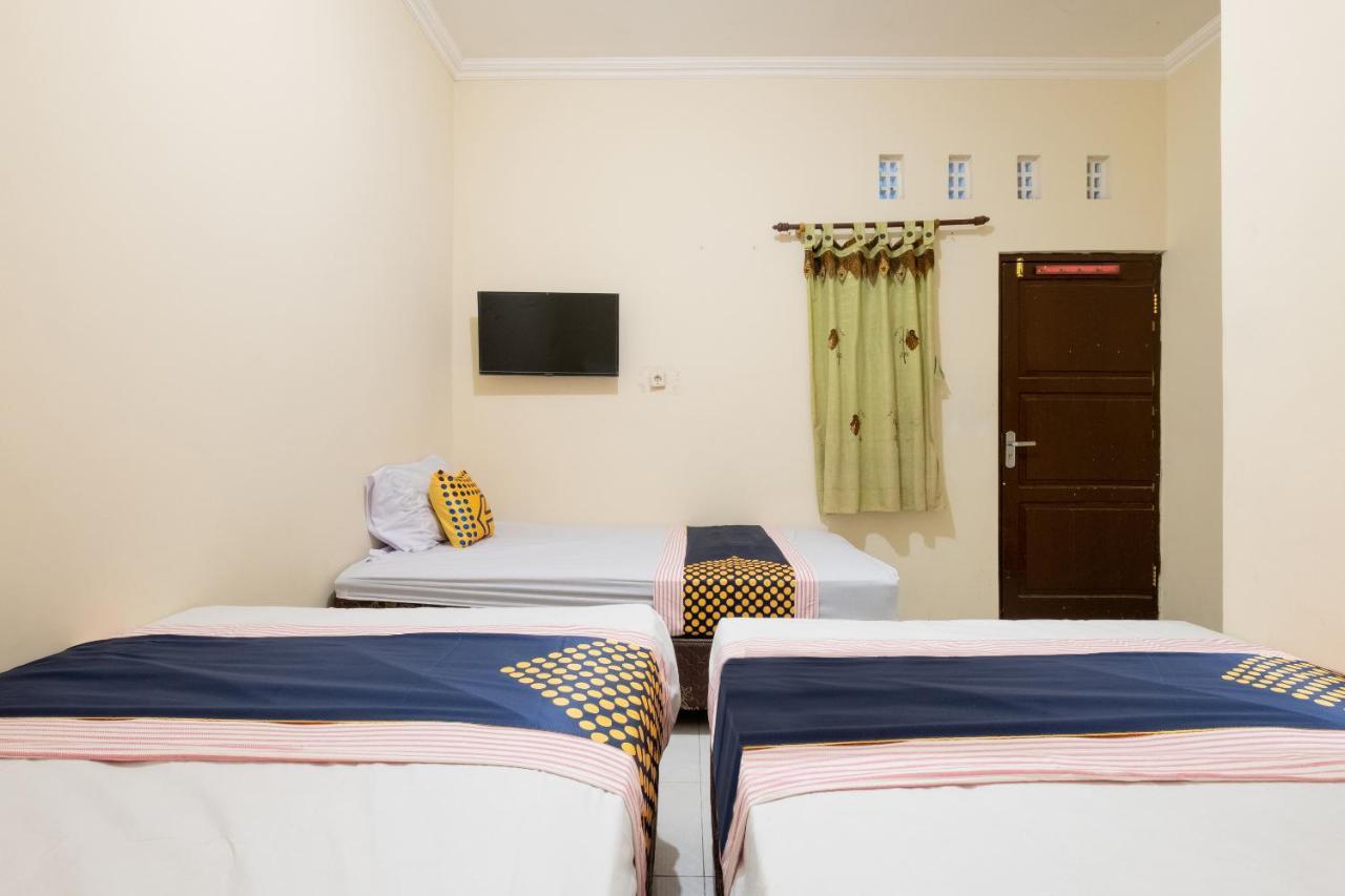 Spot On 2419 Rumah Nugraha Hotel Syariah Yogyakarta Esterno foto